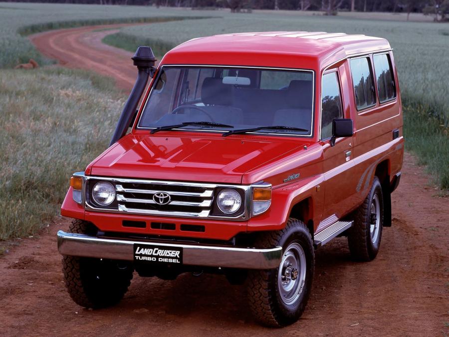  Toyota Land Cruiser 70 Troop Carrier 1999 года  (фото 10 из 14)
